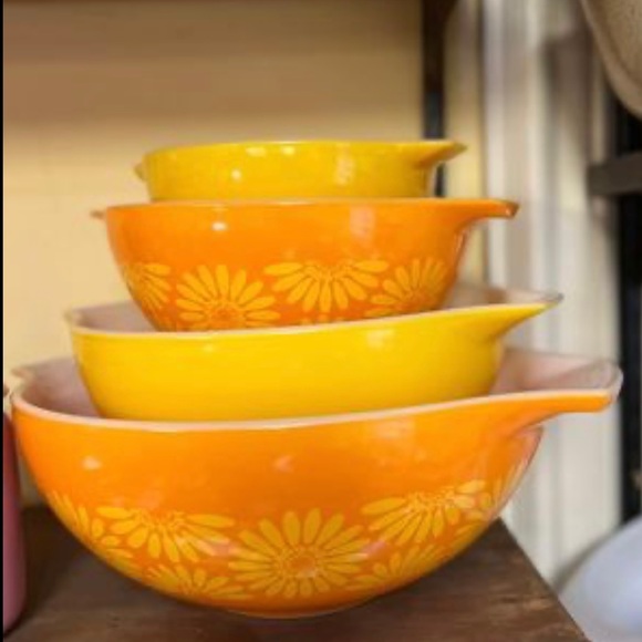 Vintage Daisy Pyrex Cinderella bowl set - Picture 3 of 3